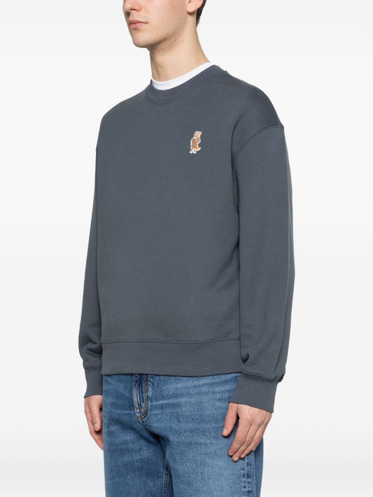سويت شيرت مريح بطبعة ثعلب من Maison Kitsuné