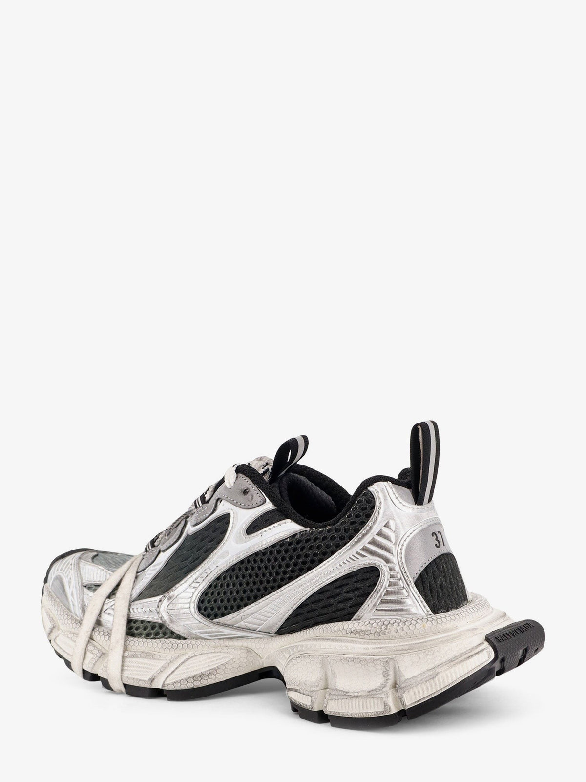 '3XL' sneakers