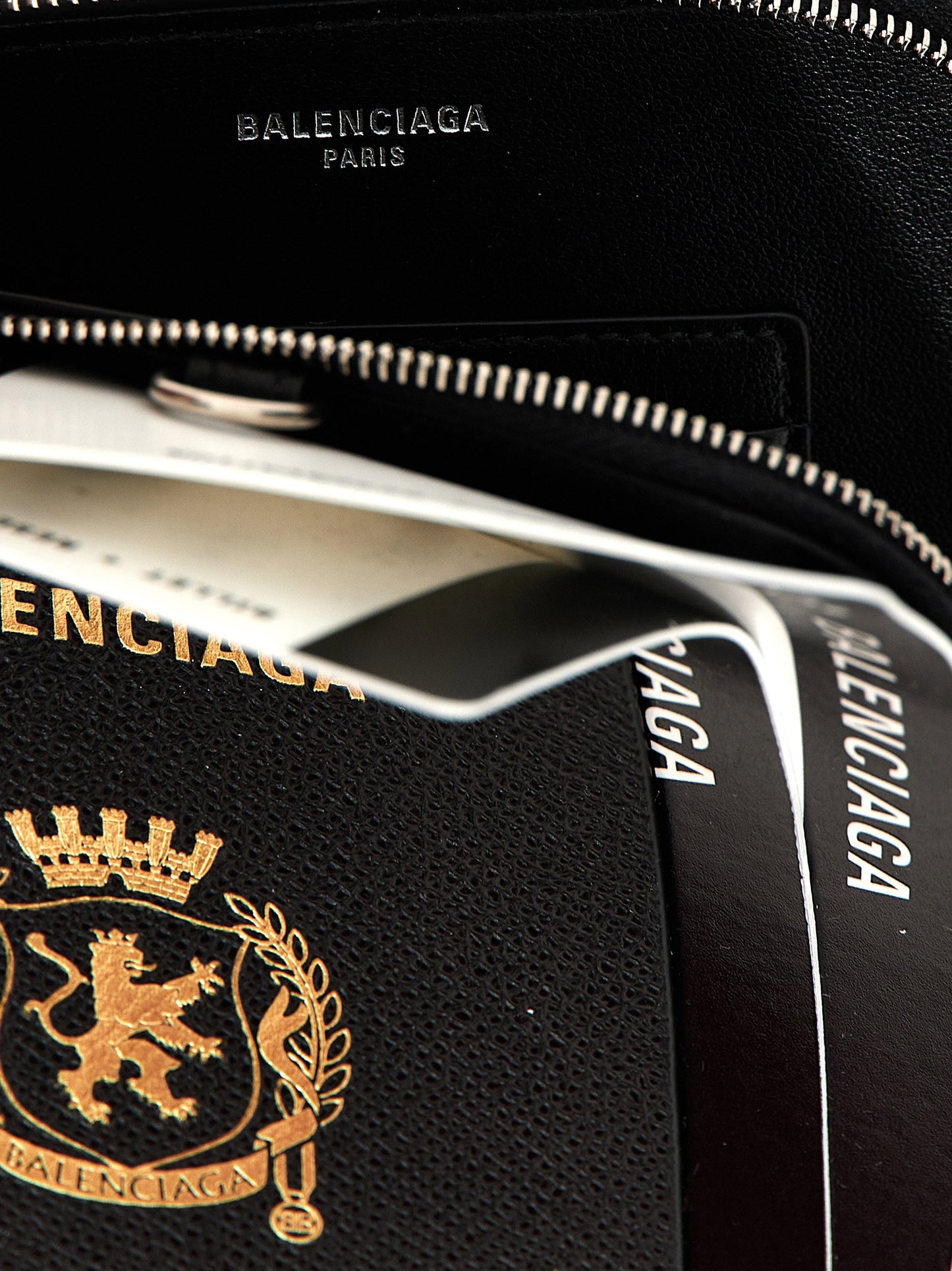 حافظة هاتف Balenciaga Passport