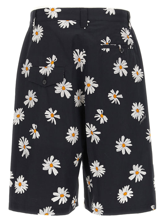 شورت برمودا بطبعة المارغريت من Moschino