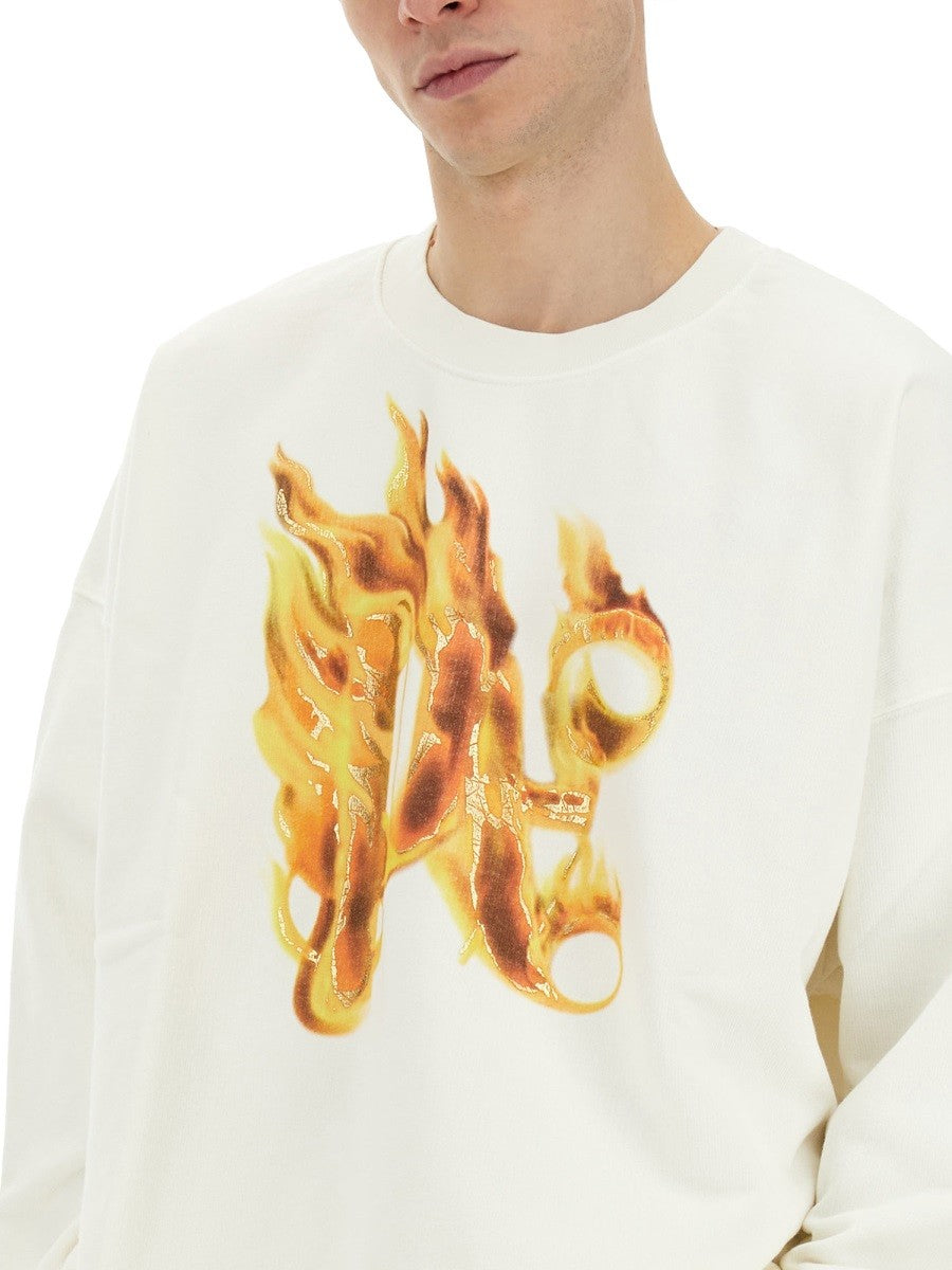 سويتشيرت بطبعة "BURNING MONOGRAM"