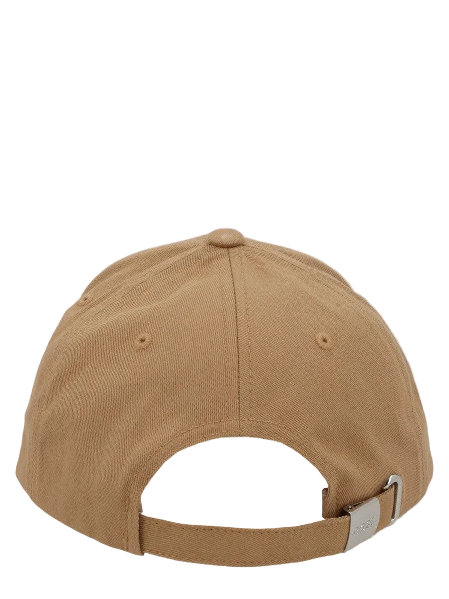 قبعة بيسبول بشعار