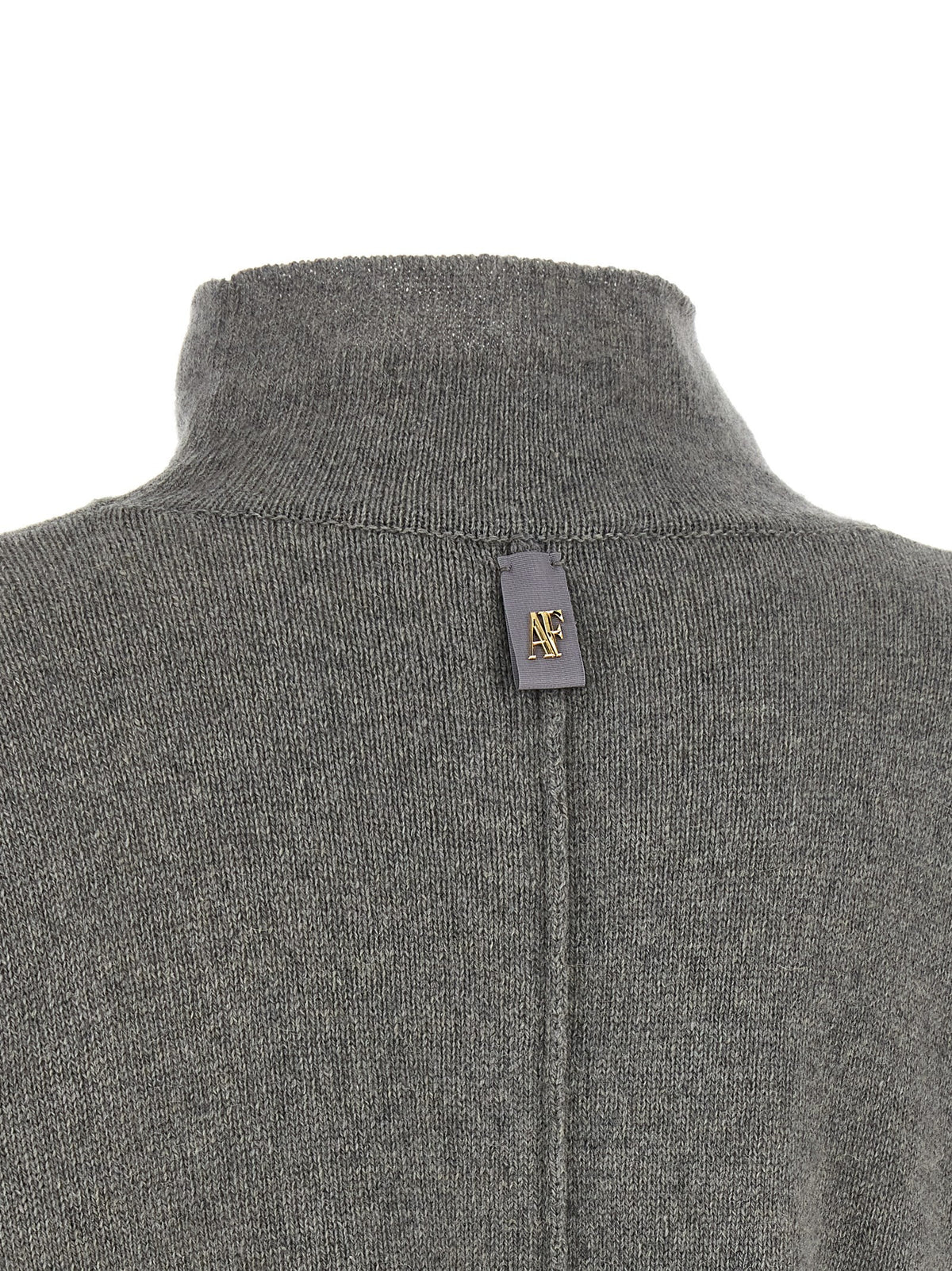 Central stitching sweater