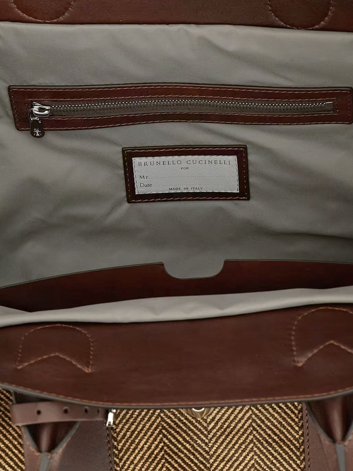 Country leather bag with chevron pattern