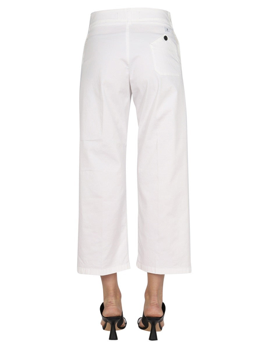 CROPPED FIT JEANS