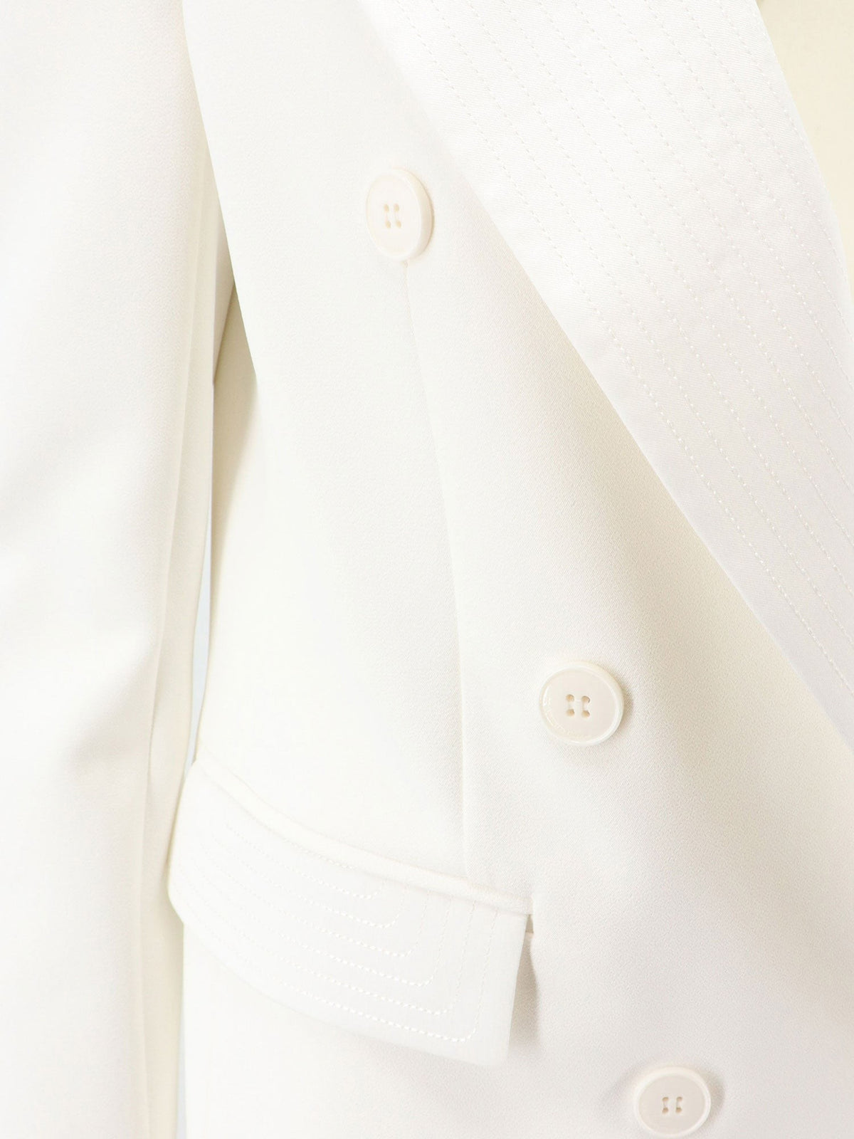 Daily blazer with stitched profiles