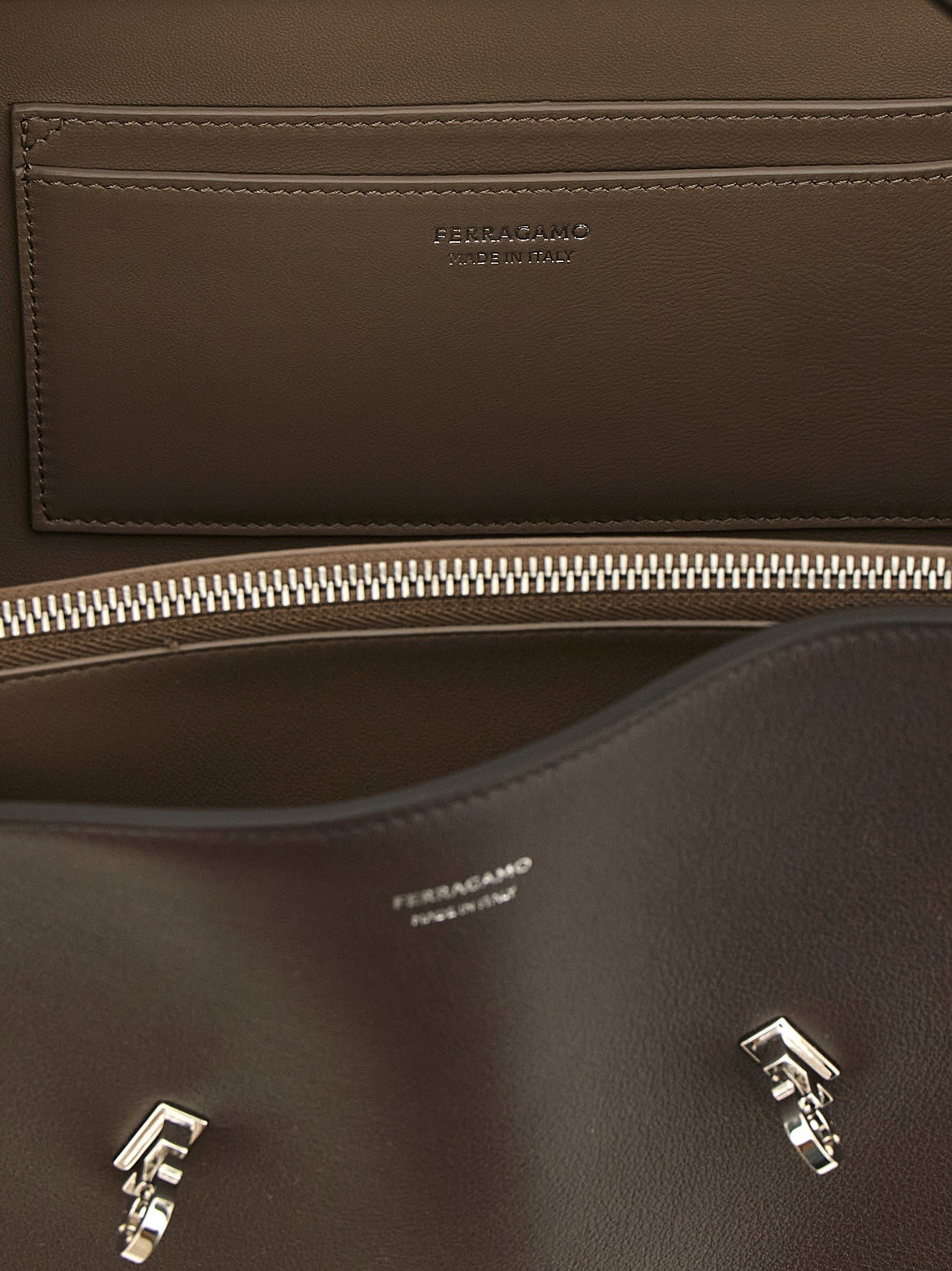 'Hug Soft (M)' shoulder bag