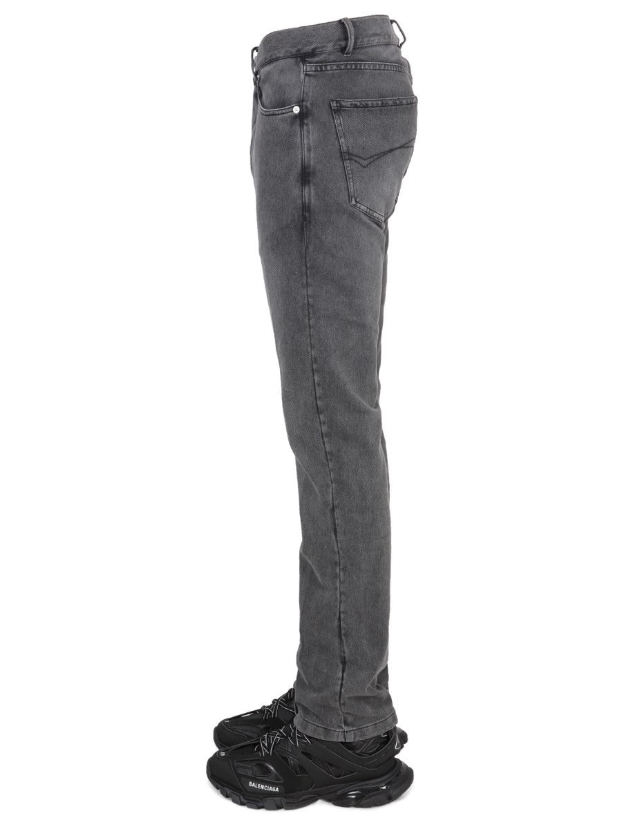 JEANS CON PATCH LOGO