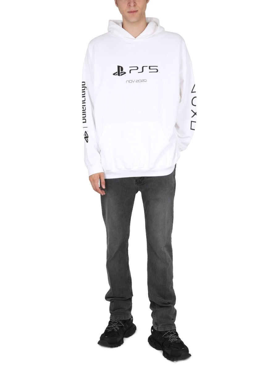 JEANS CON PATCH LOGO