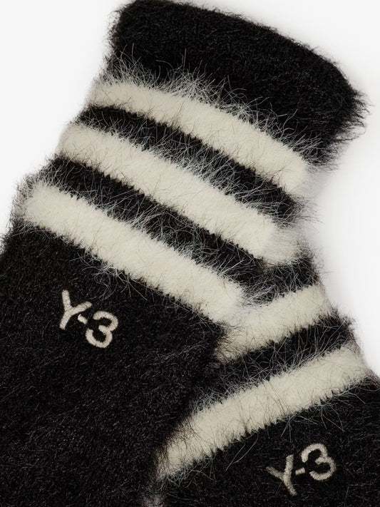Knitted gloves with logo embroidery