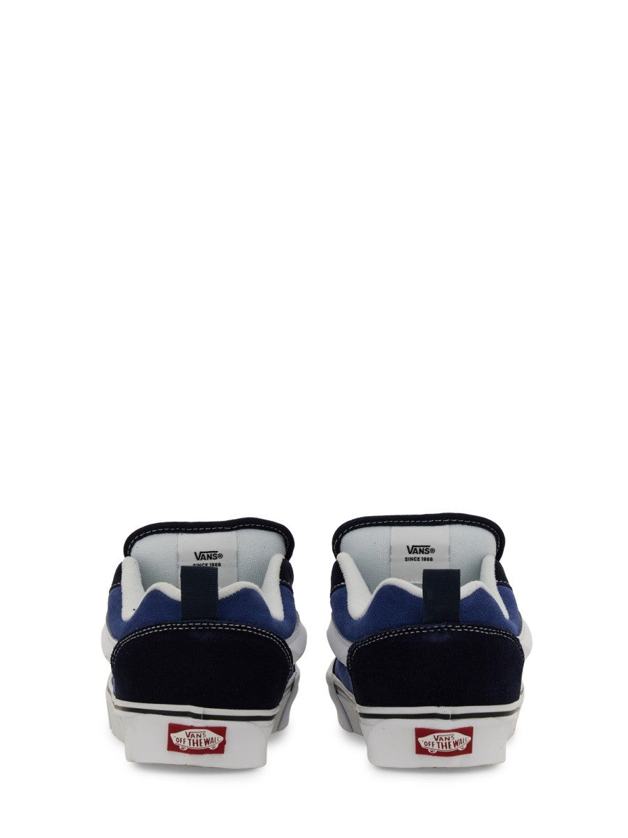"KNU SKOOL" SNEAKER