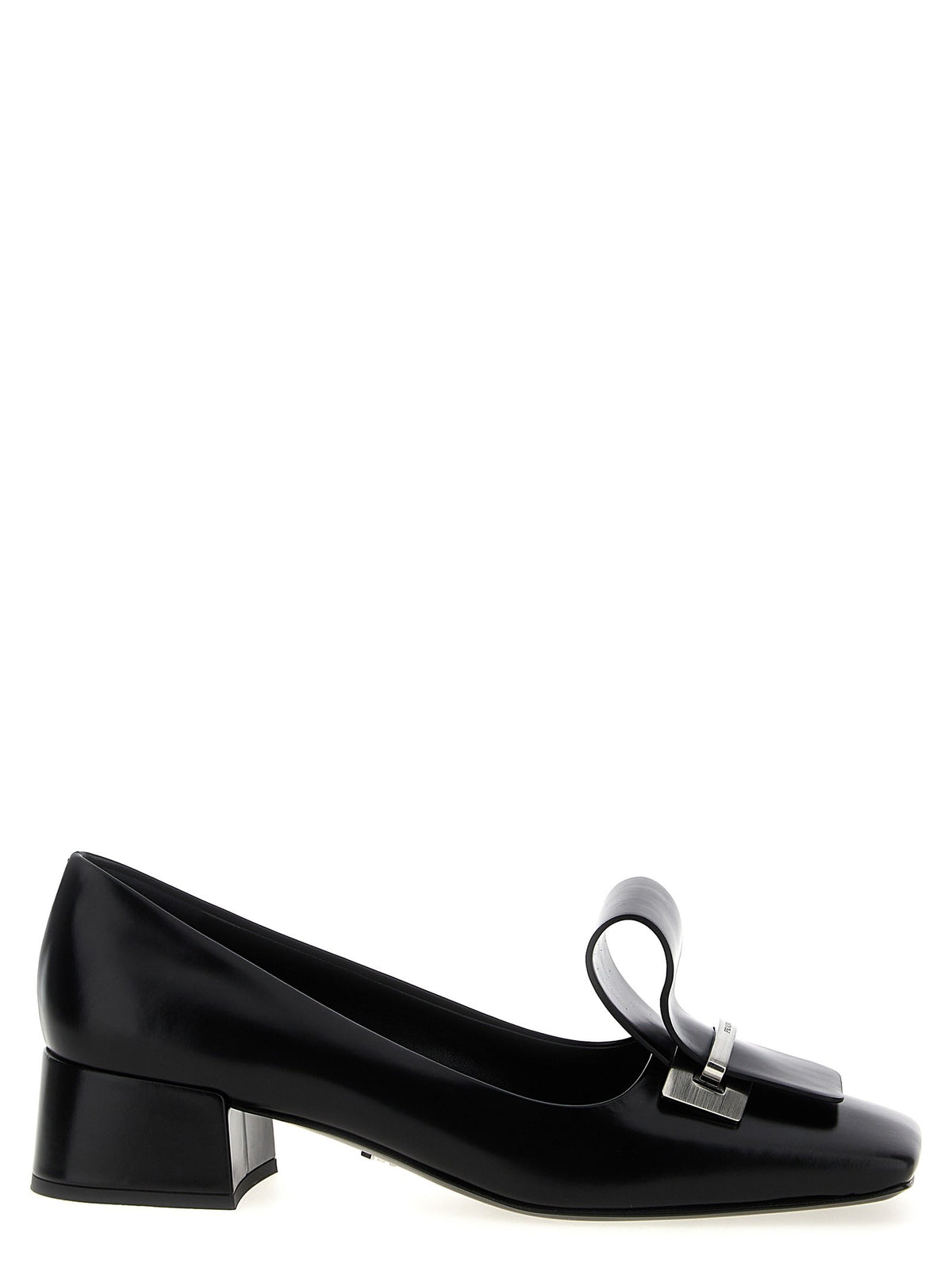 Leather pumps