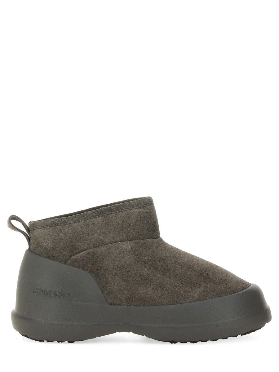 حذاء "مون"