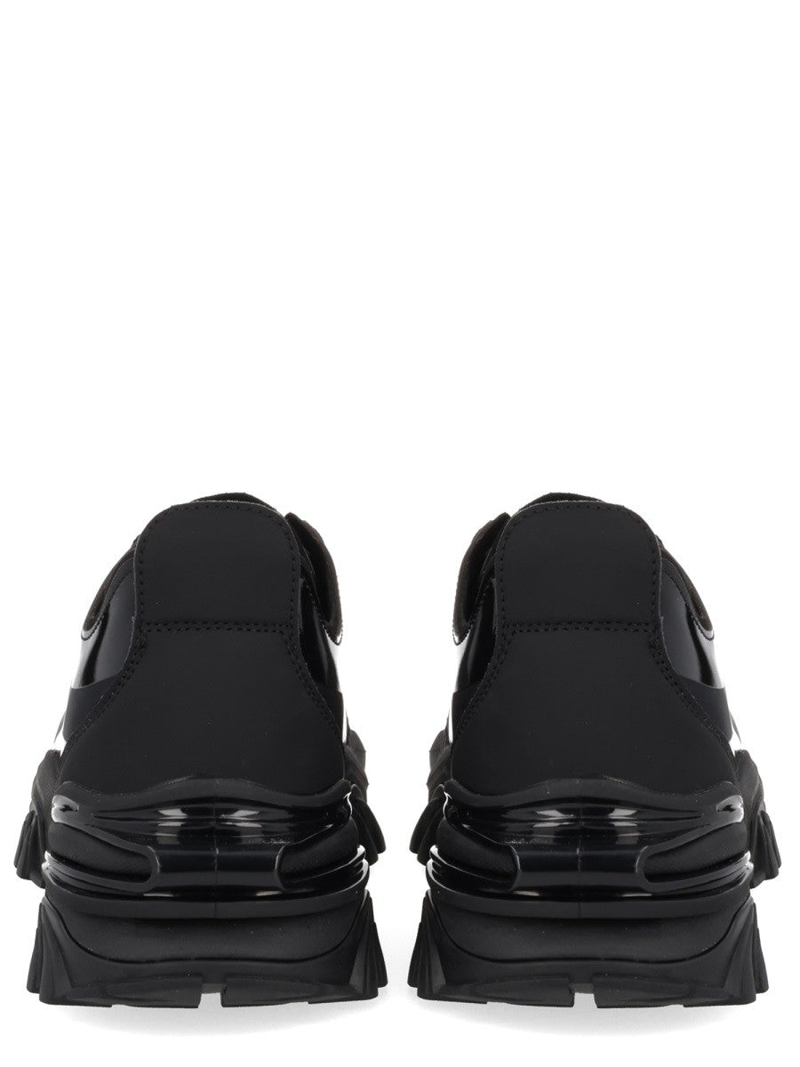 "NEW TRAIL" SNEAKER