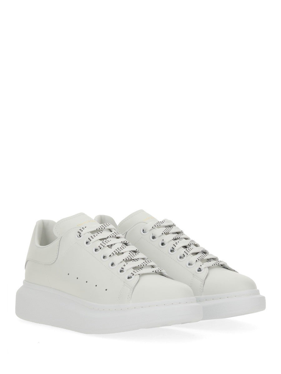 OVERSIZED SNEAKER