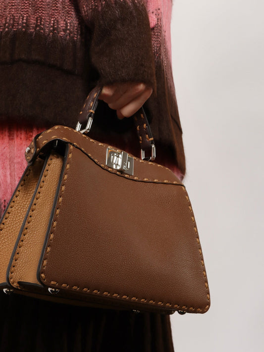Peekaboo IseeU Small leather shoulder bag with Selleria macro stitching