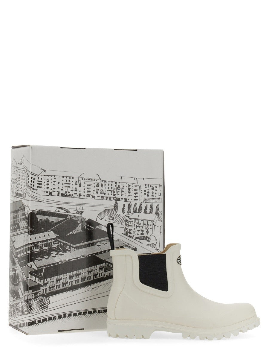 RUBBER BOOT