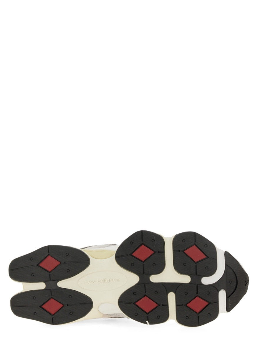 حذاء رياضي 9060