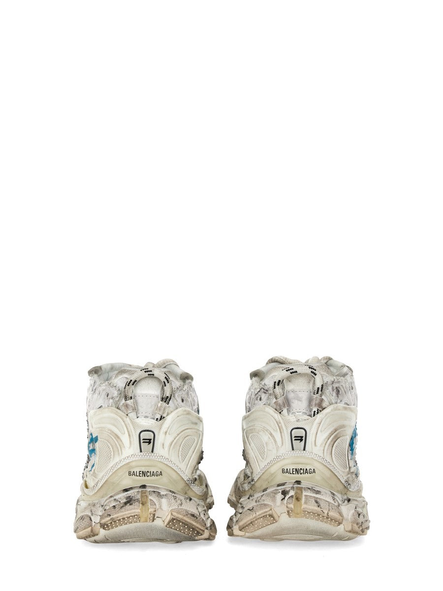 SNEAKER RUNNER