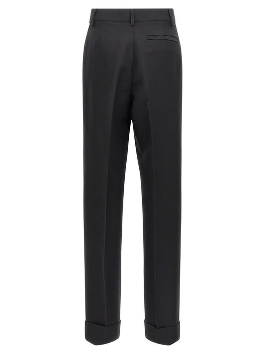 Stretched pleated trousers