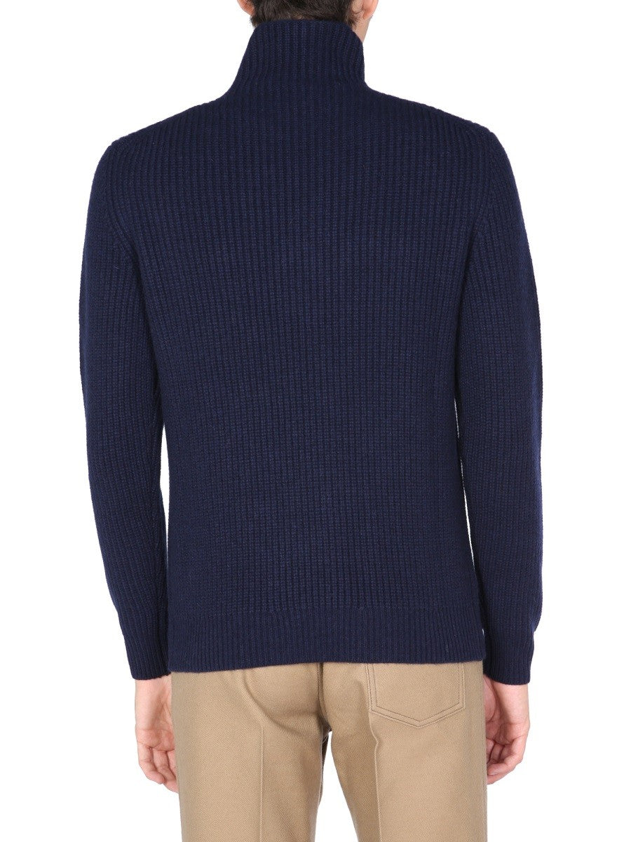 TURTLE NECK SWEATER