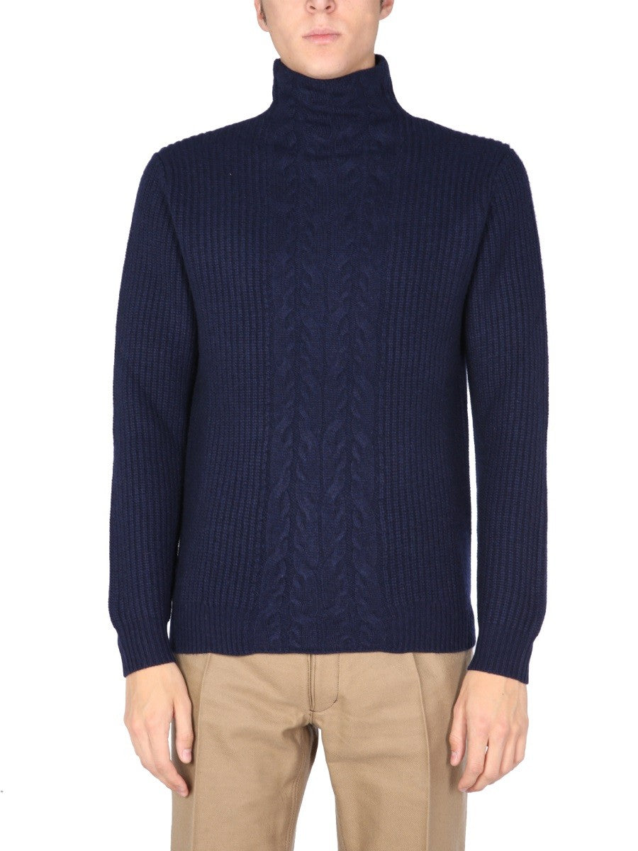 TURTLE NECK SWEATER