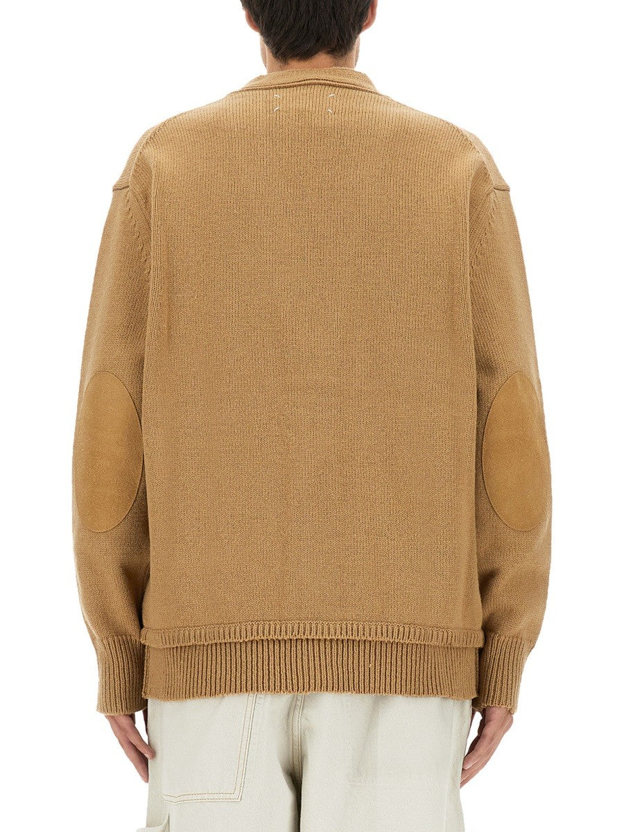 V-NECK CARDIGAN