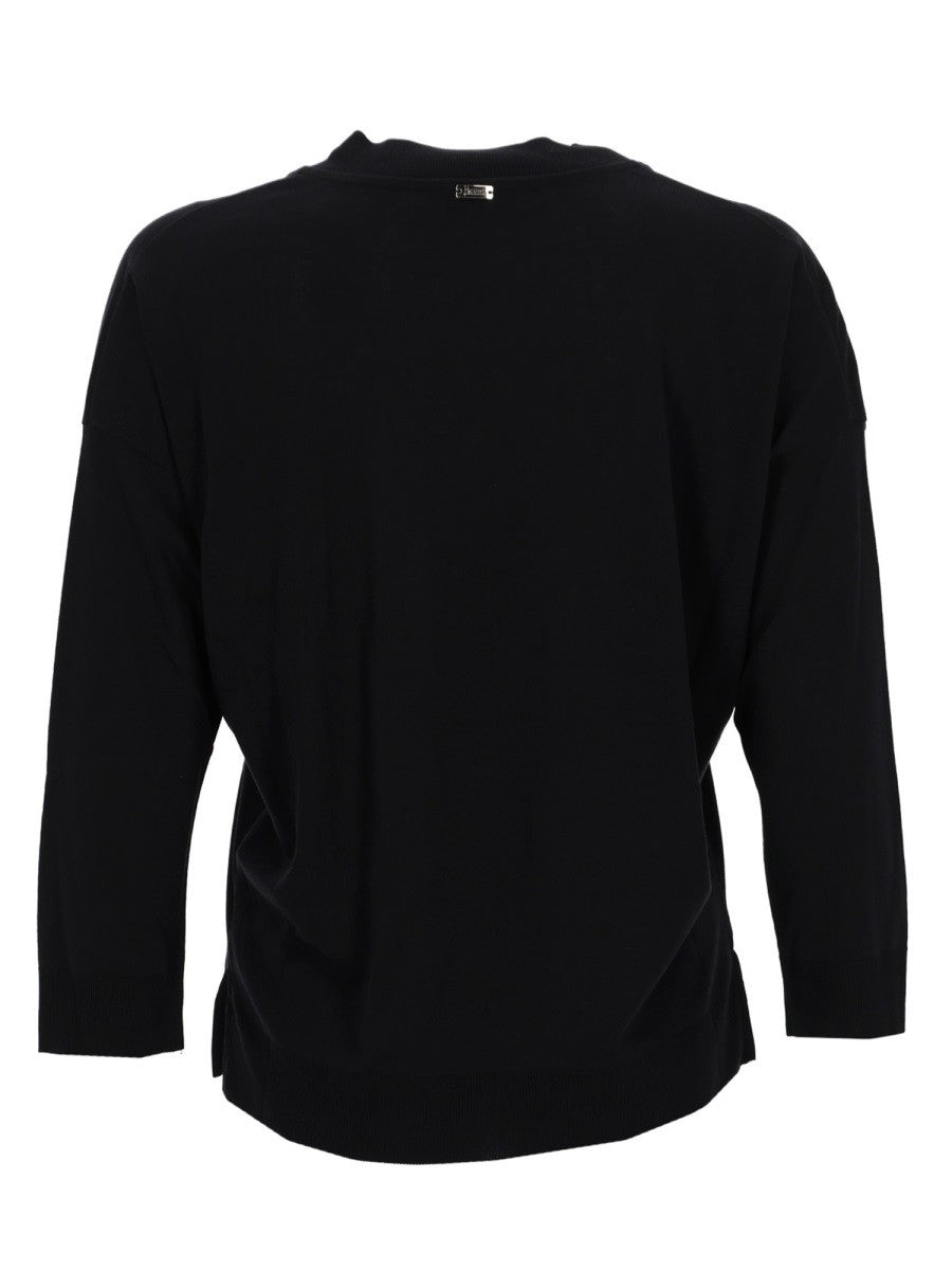 V-NECK T-SHIRT