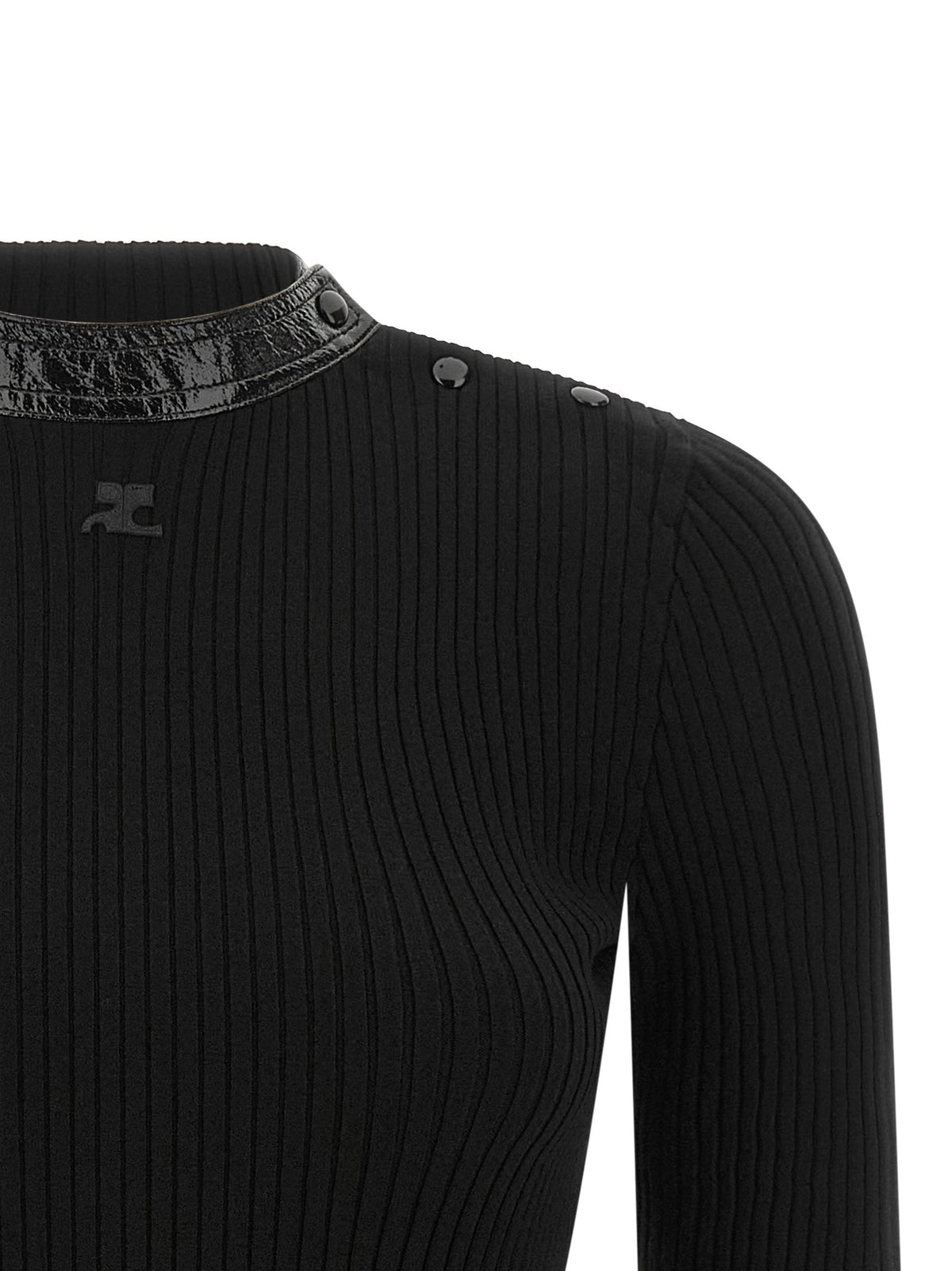 Vinyl collar sweater