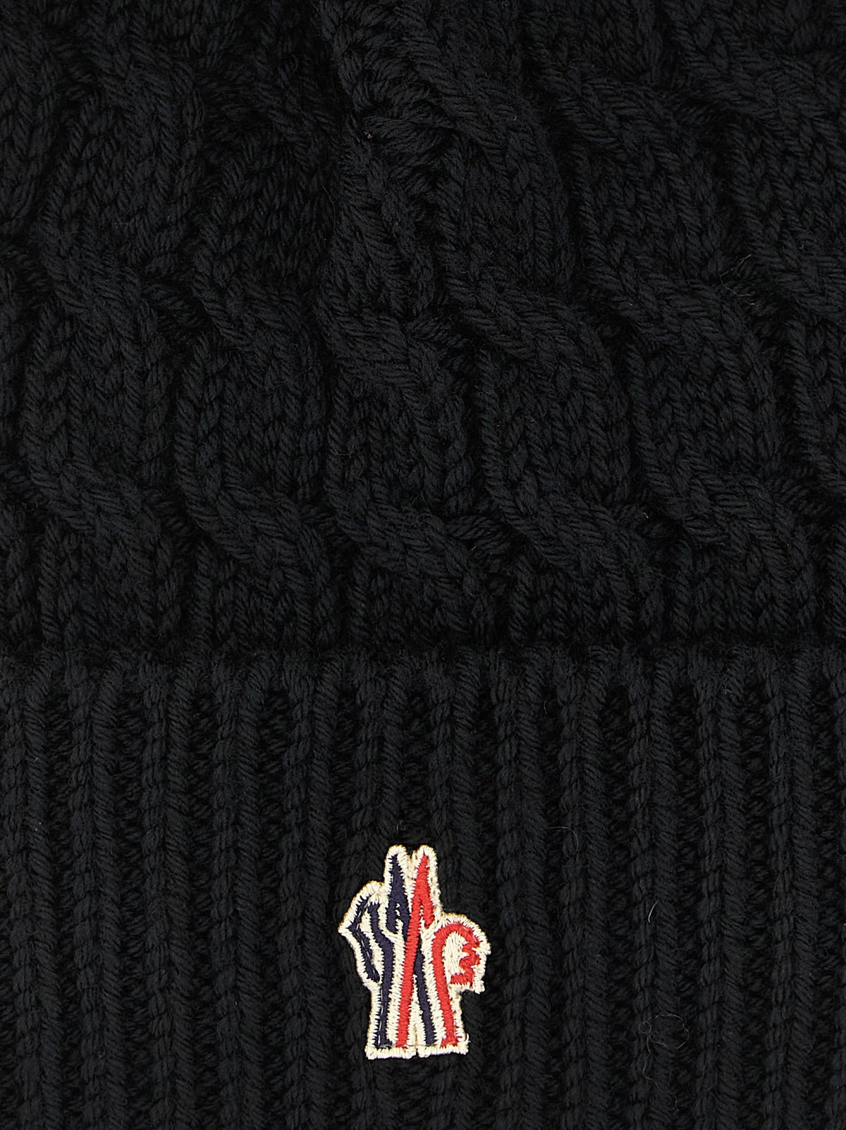 Wool beanie with pon-pon