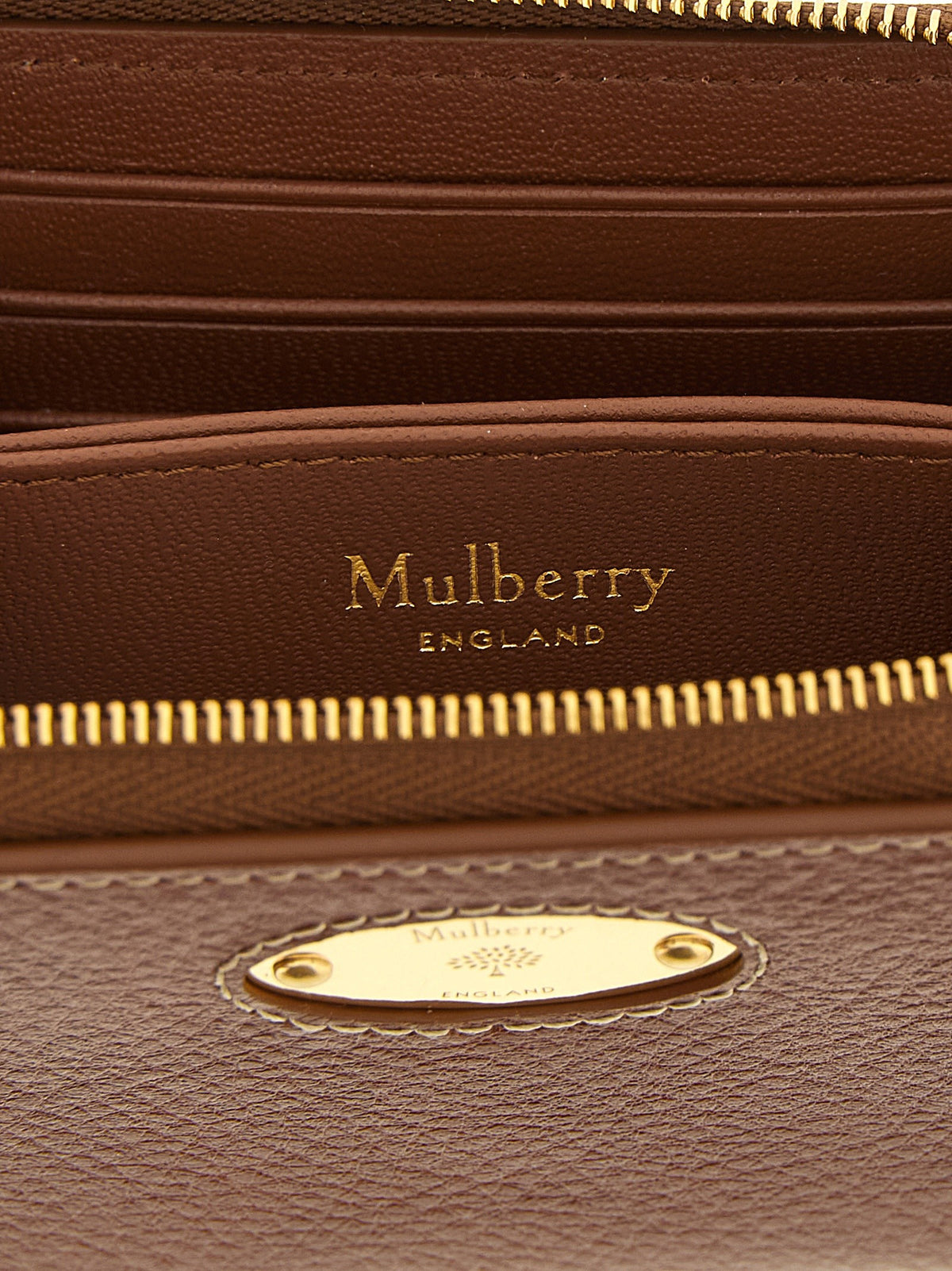 'Zip around' wallet