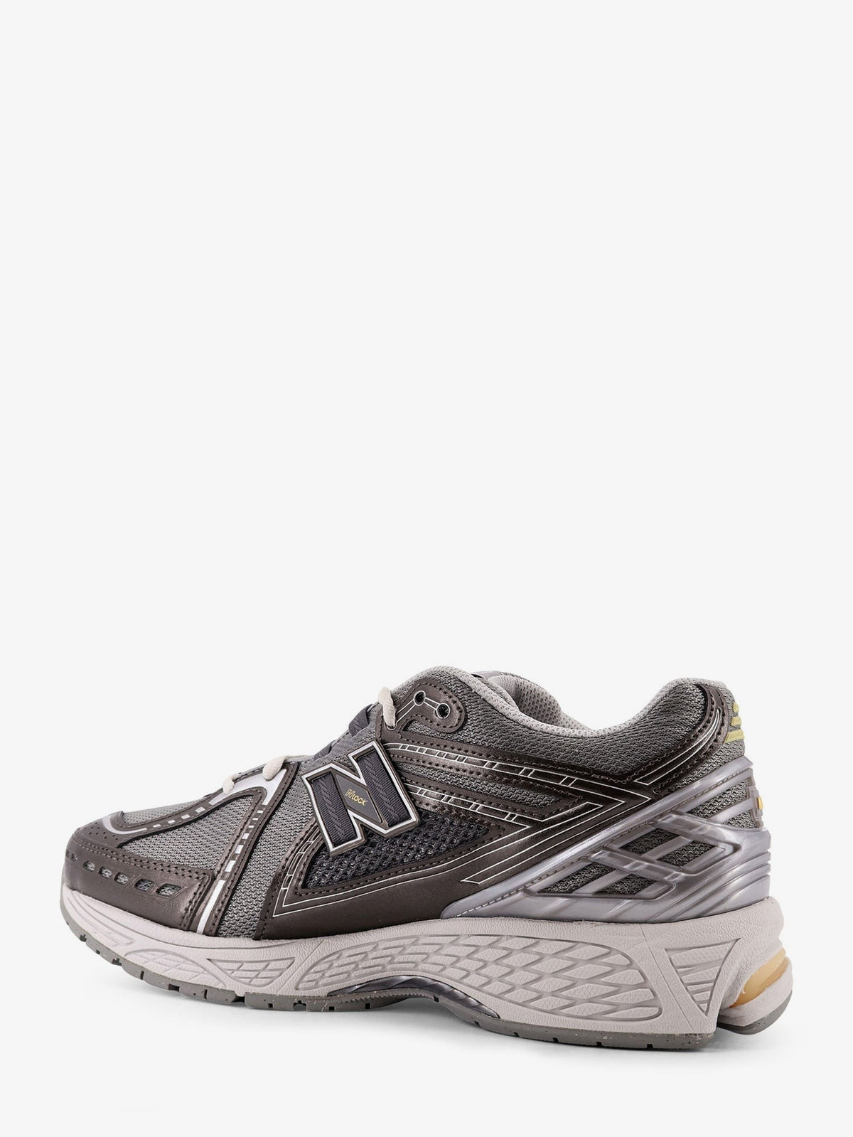 19064 mesh sneakers with logo on the side