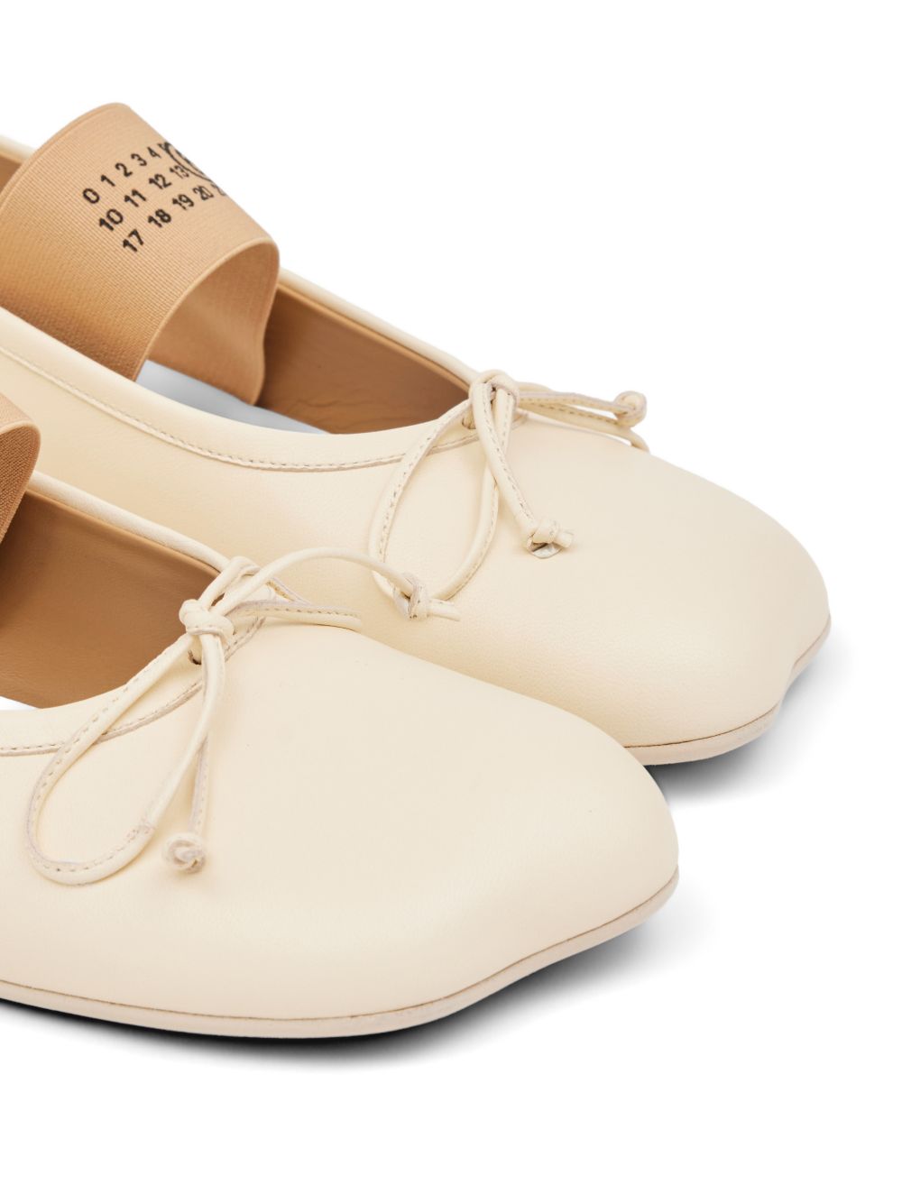 أحذية MM6 Maison Margiela المسطحة