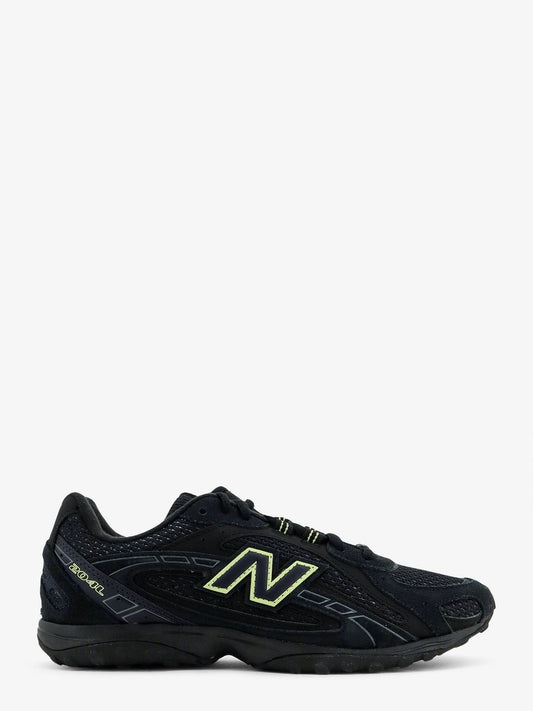 204 L mesh and suede sneakers