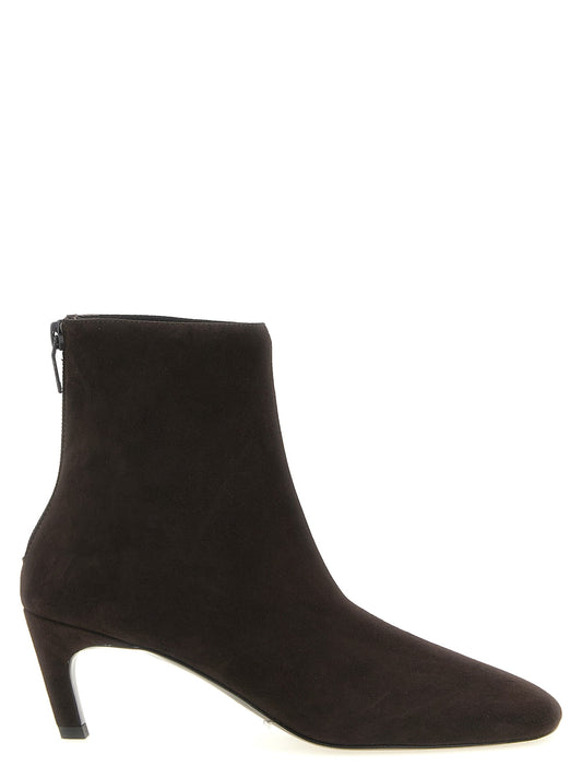 Ankle boots with zip
