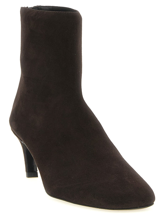Ankle boots with zip