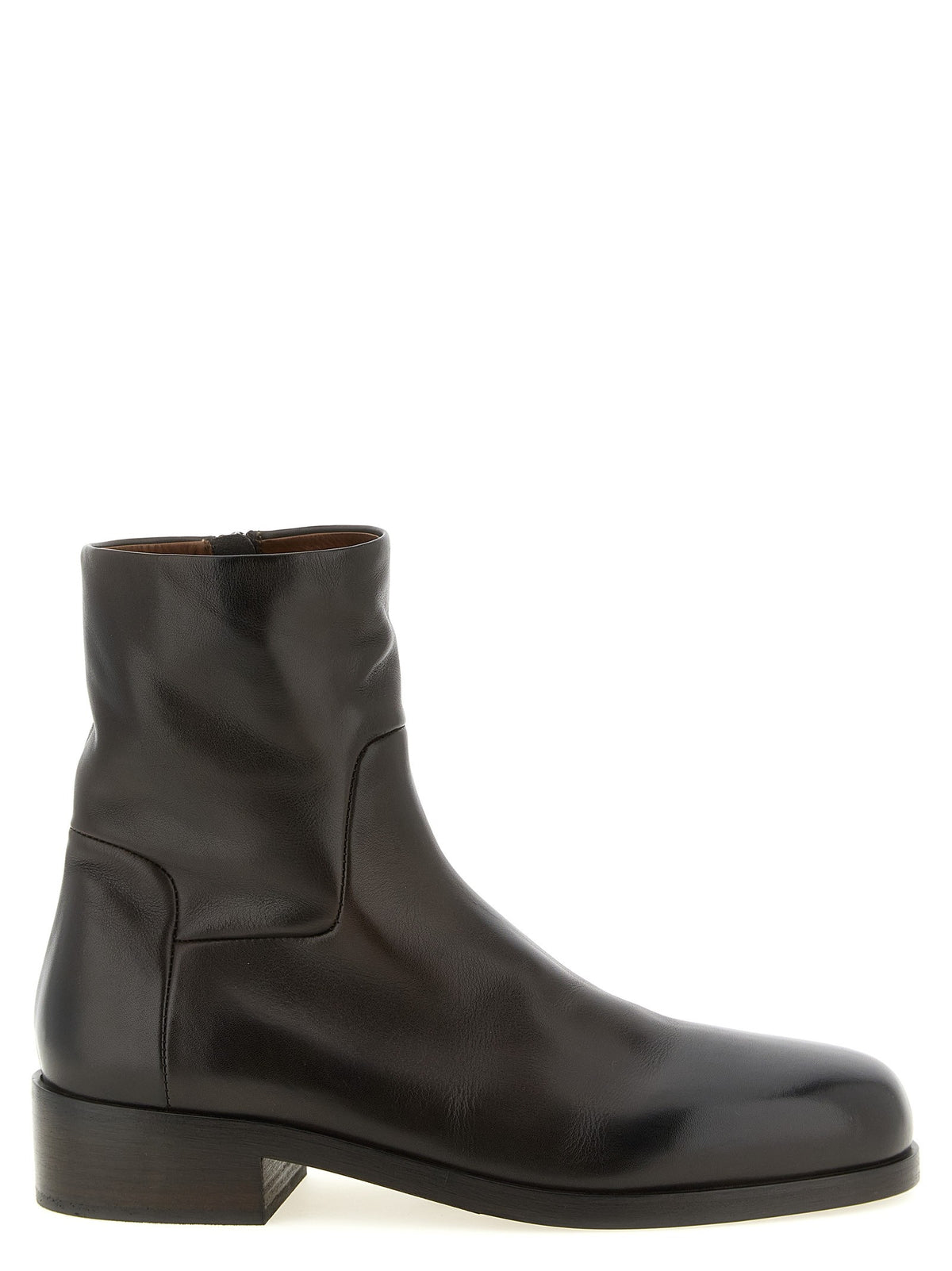 Ankle boots with zip