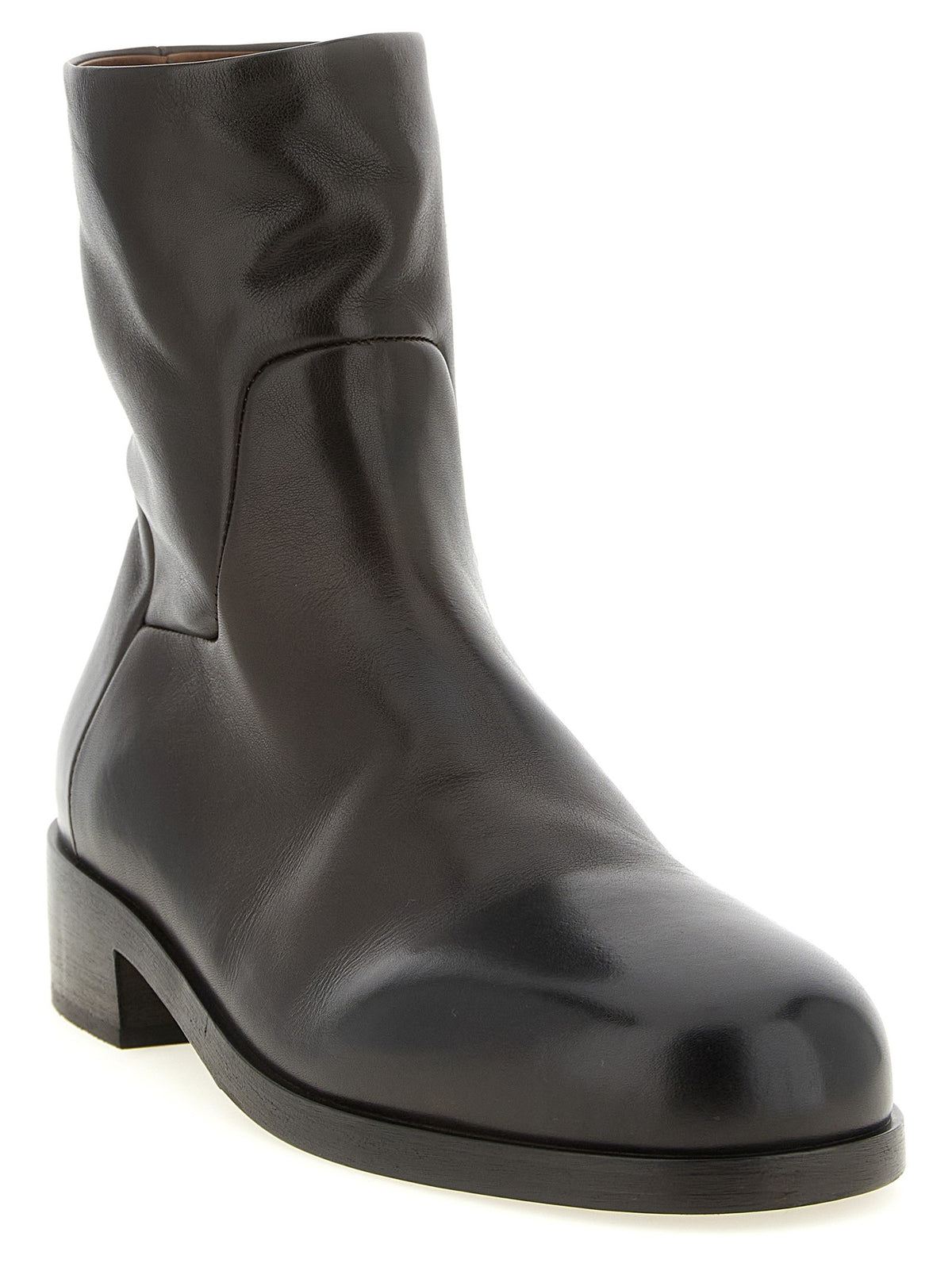 Ankle boots with zip