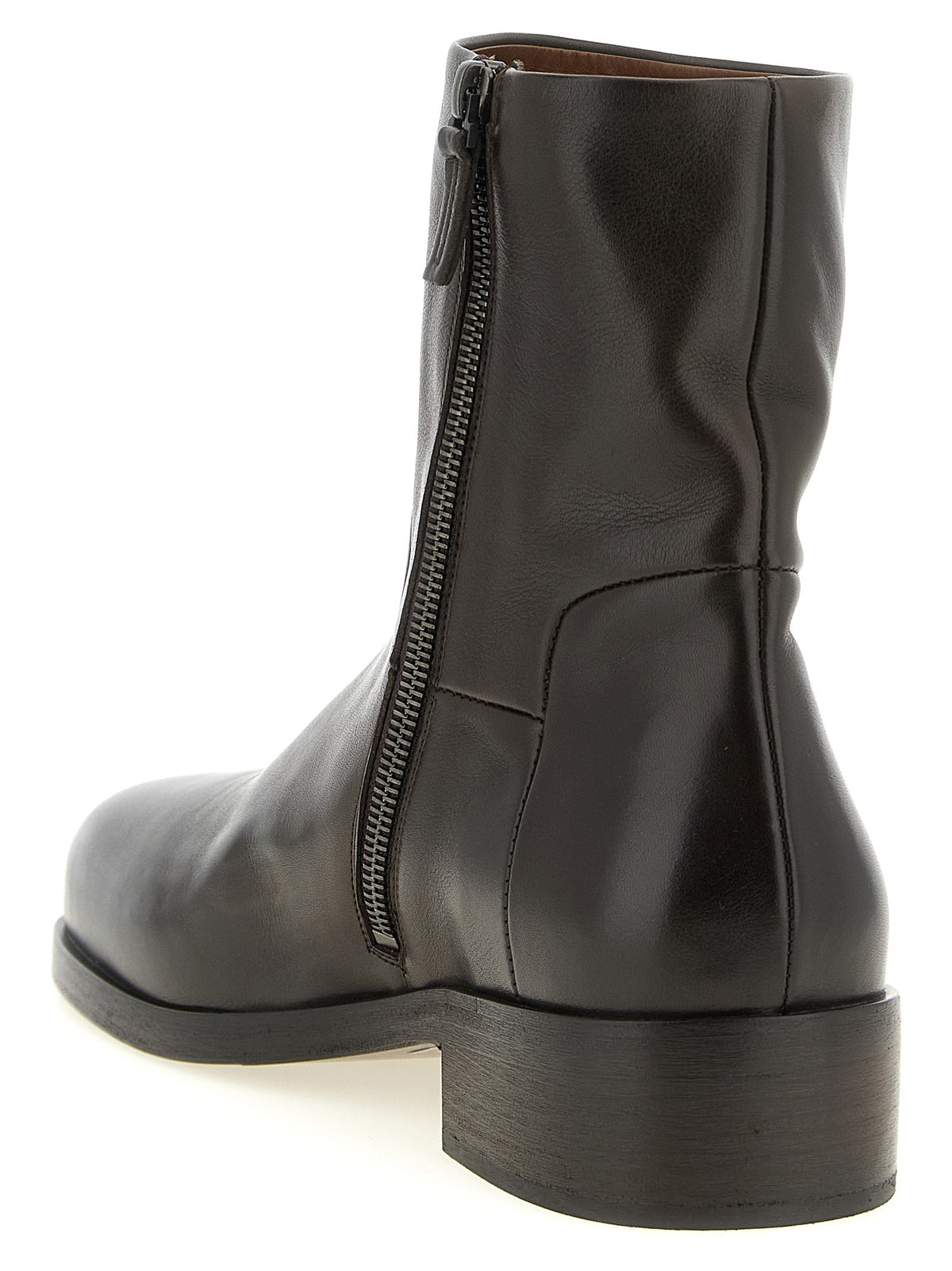Ankle boots with zip