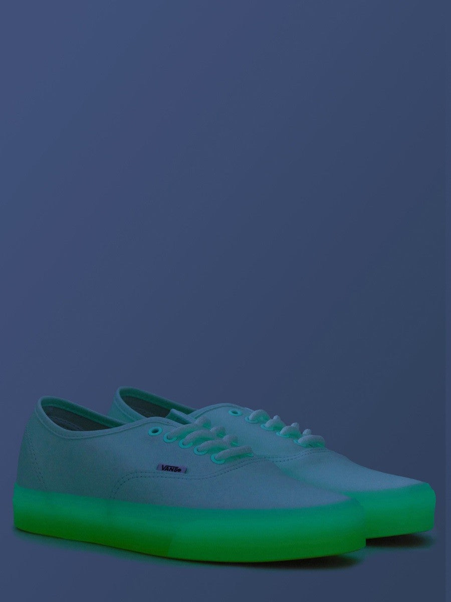 AUTHENTIC SNEAKER