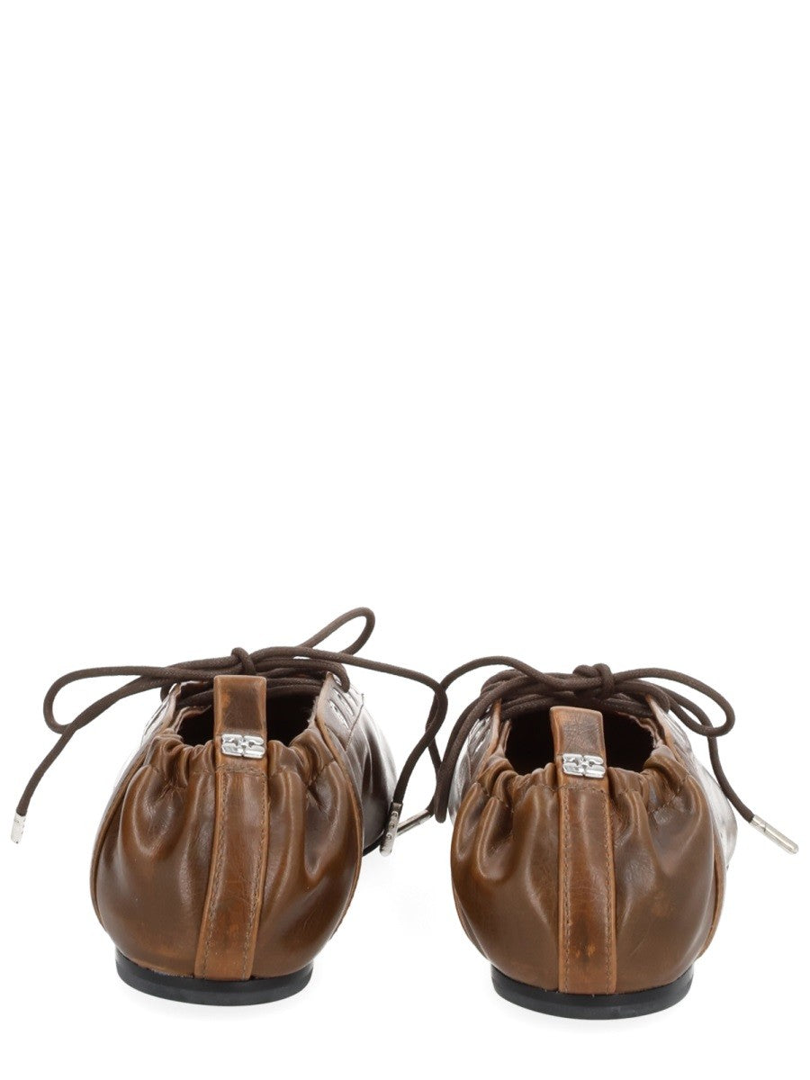 BALLERINA WITH LACES