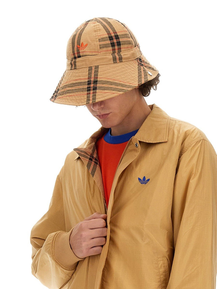 BUCKET HAT
