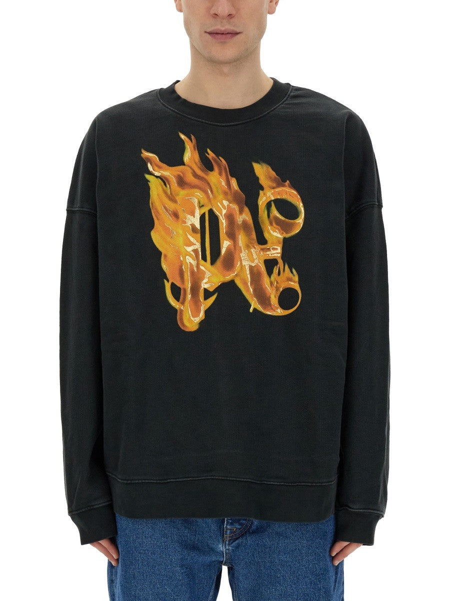 سويت شيرت بطبعة "BURNING MONOGRAM"