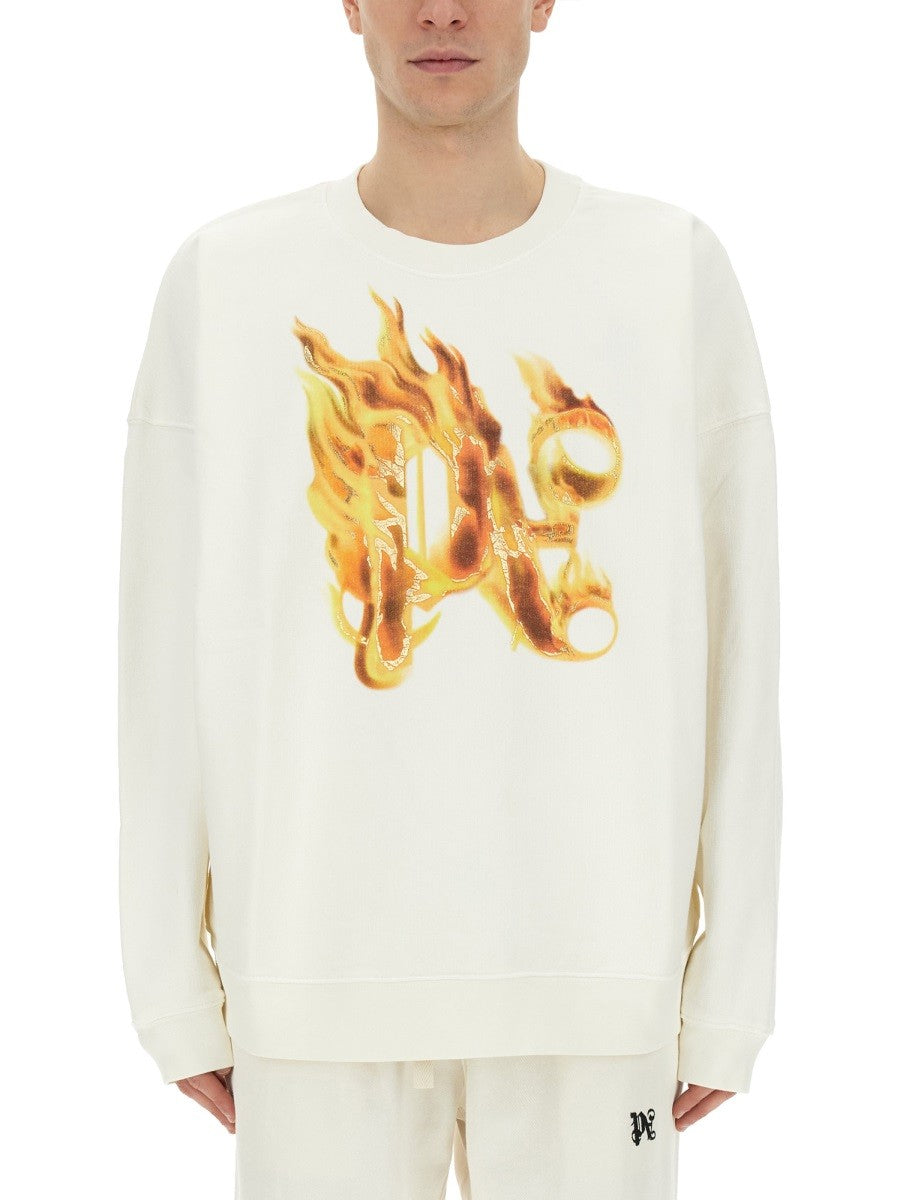 سويتشيرت بطبعة "BURNING MONOGRAM"
