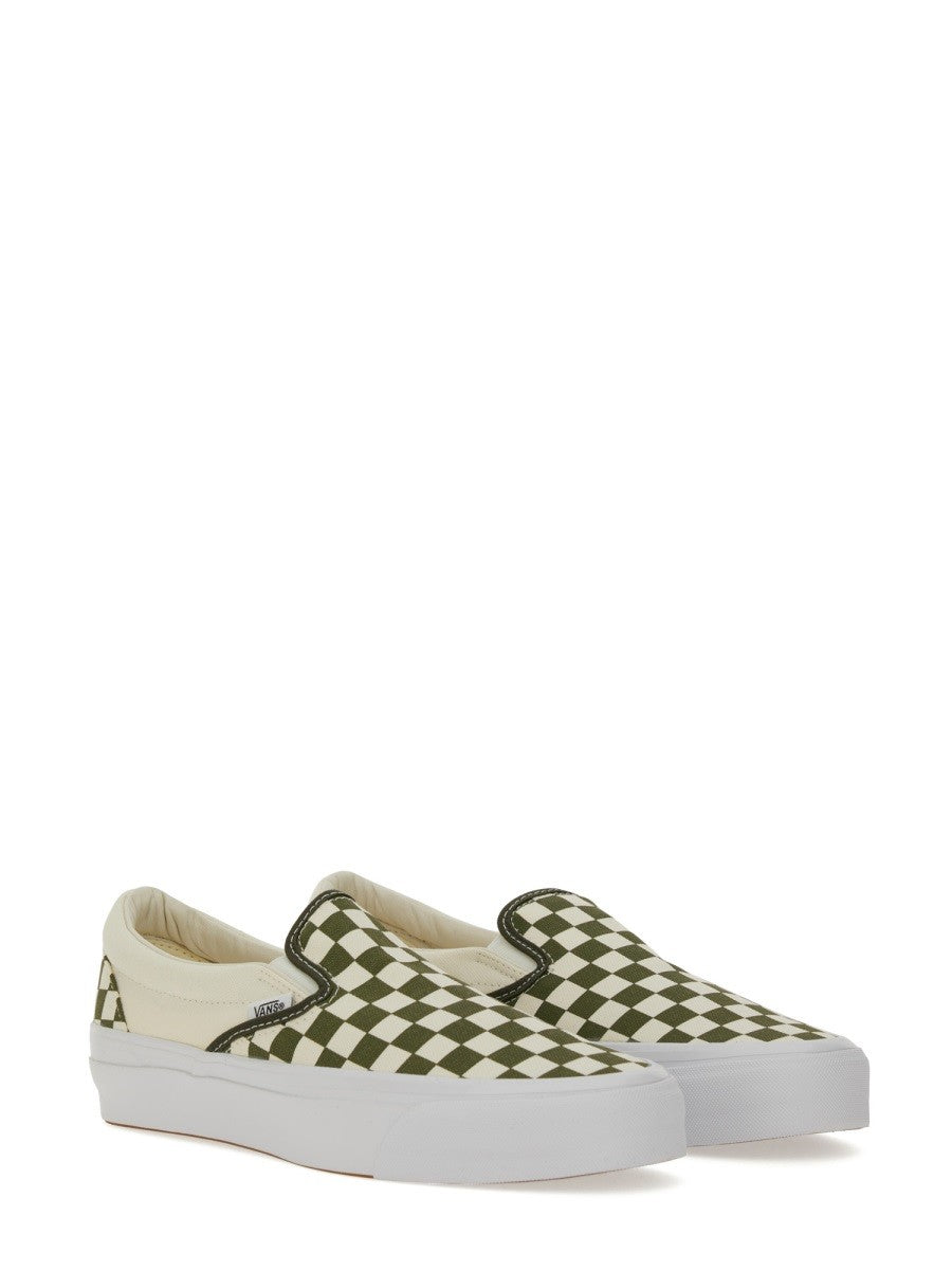 "CLASSIC SLIP-ON 98" SNEAKER