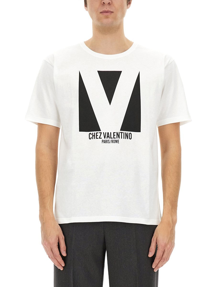 تي شيرت قطني بطبعة "CHEZ VALENTINO"