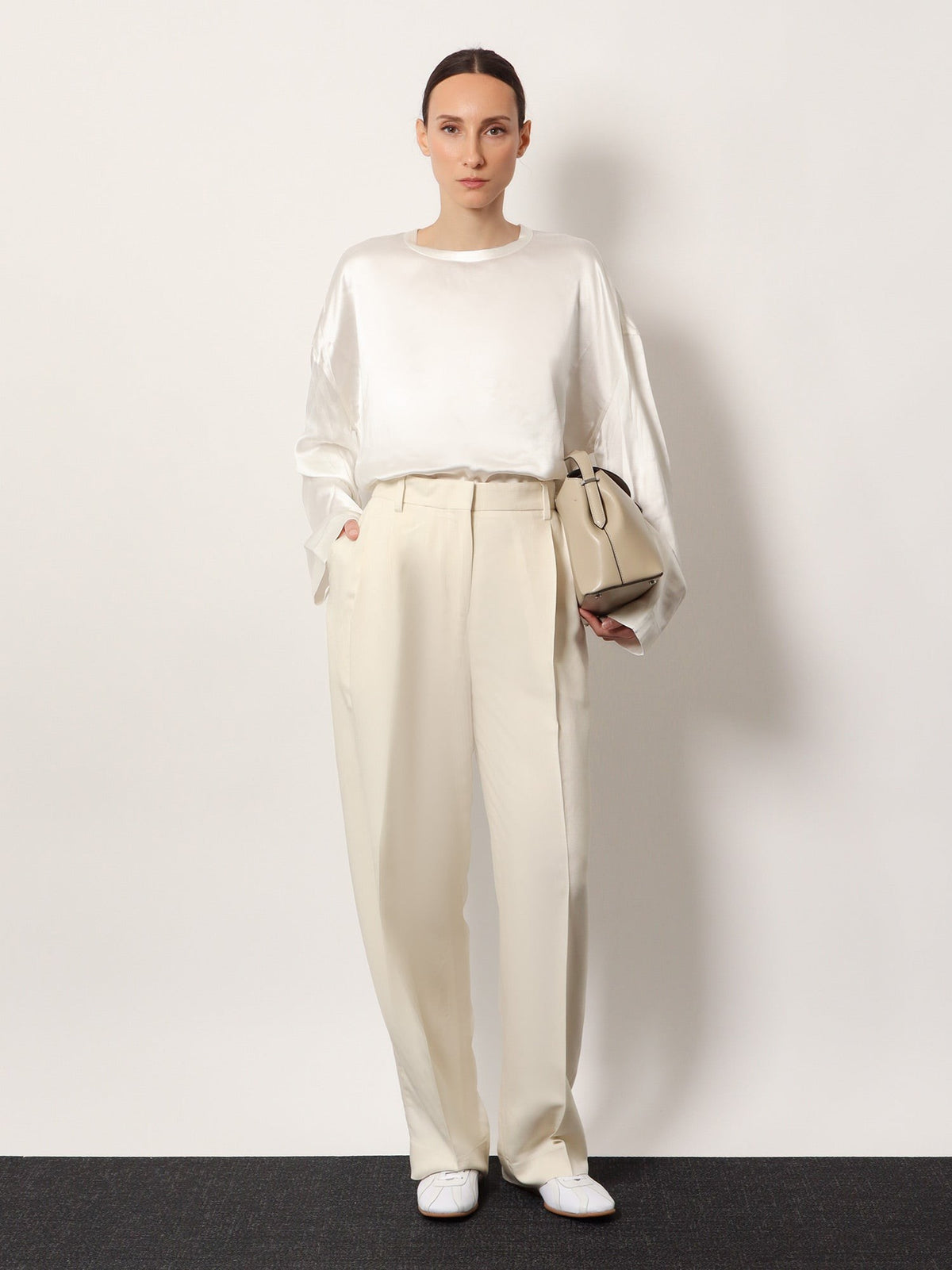 Double-pleat fluid viscose trousers