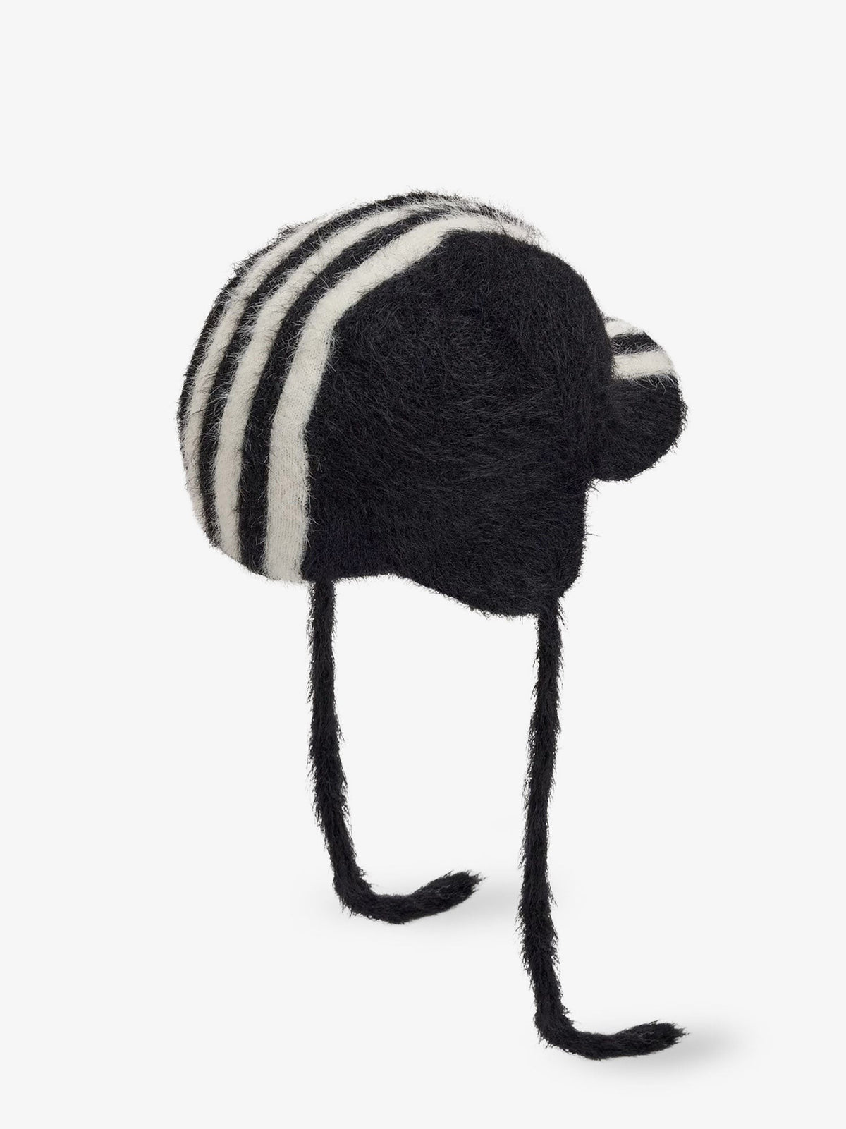 Hat with earflaps and drawstrings