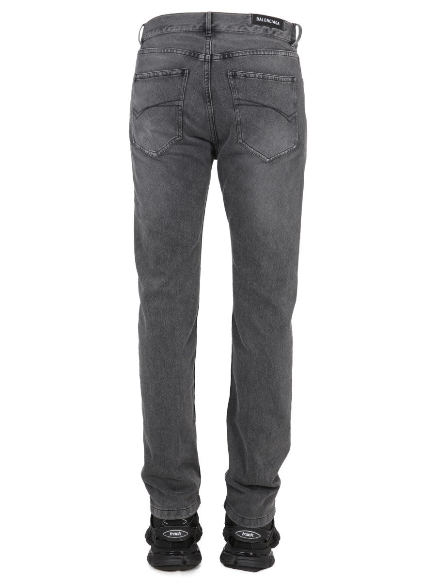 JEANS CON PATCH LOGO
