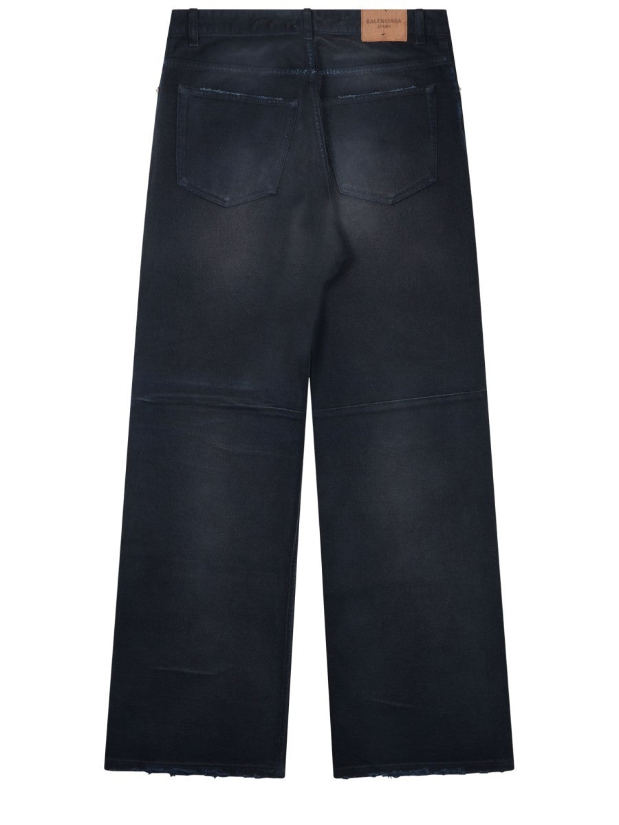 JEANS WITH KNEE BEND